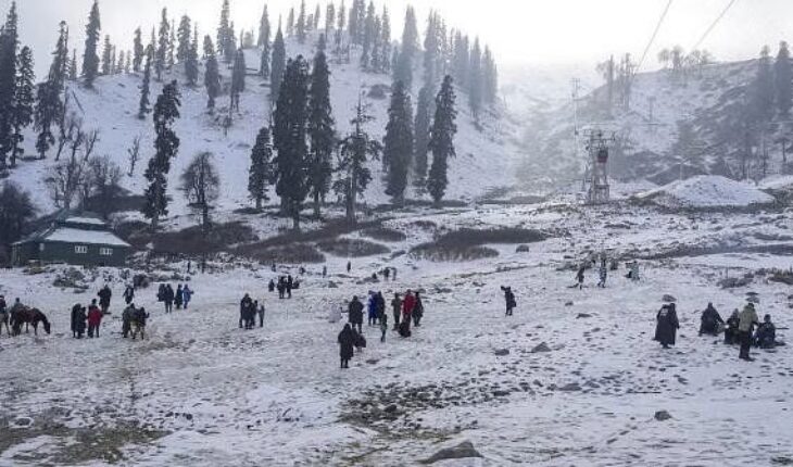 The Snowy Spell: Kashmir Valley Under a Blanket of White