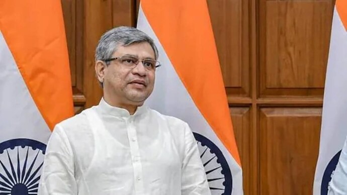 India Greenlights ₹4,594 Crore Investment for Four Semiconductor Projects Across Three States