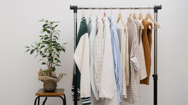 Why Are Urban Professionals Turning To Minimalist Wardrobes As Their Top Fashion Choice?