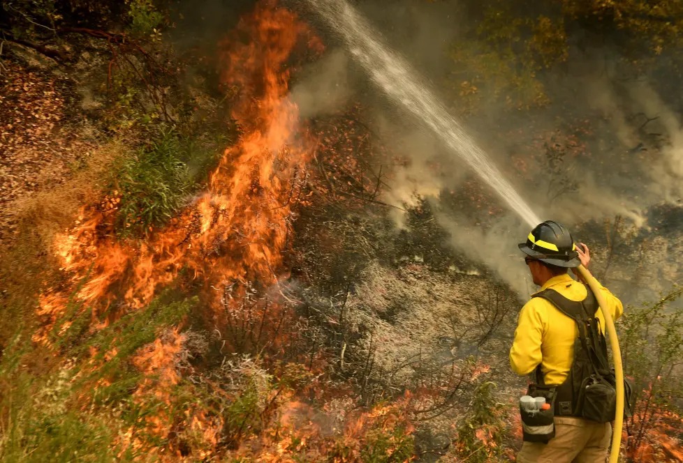 Southern California on Edge: Wildfires Rage as Firefighters Battle Unrelenting Flames