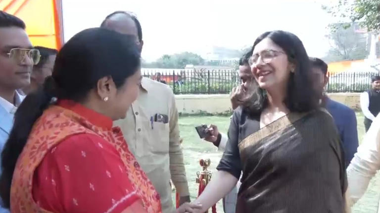 Swati Maliwal's Presence at Rekha Gupta's Swearing-in Sparks Speculation of Political Shift