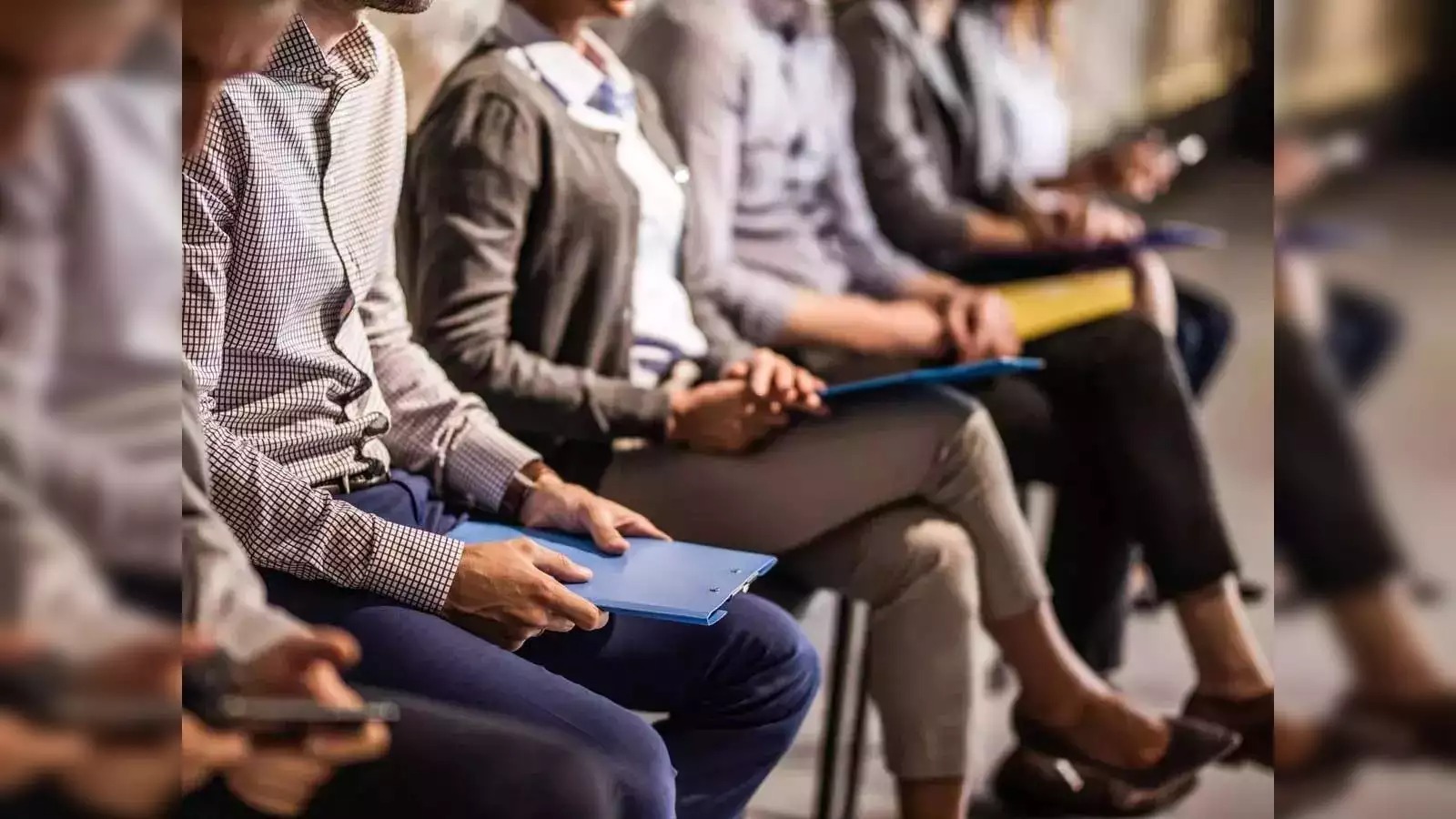 Aon Study Reveals Singapore's Talent Exodus: Two-Thirds of Employees Eyeing New Opportunities