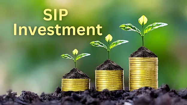 SIP Success Story: How a ₹22,000 Monthly SIP in a 5-Star Crisil Rated Midcap Fund Made Investors Crorepatis in Just 11 Years