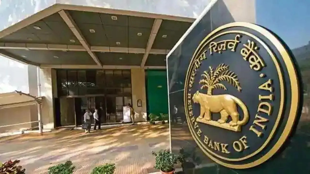 RBI Steps In to Purchase Dollars Through State-Owned Banks as Rupee Reaches Six-Month High