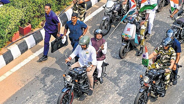 Tiranga Takes the Lead: Majhi, Oram Join Yatra to Salute the Sentries