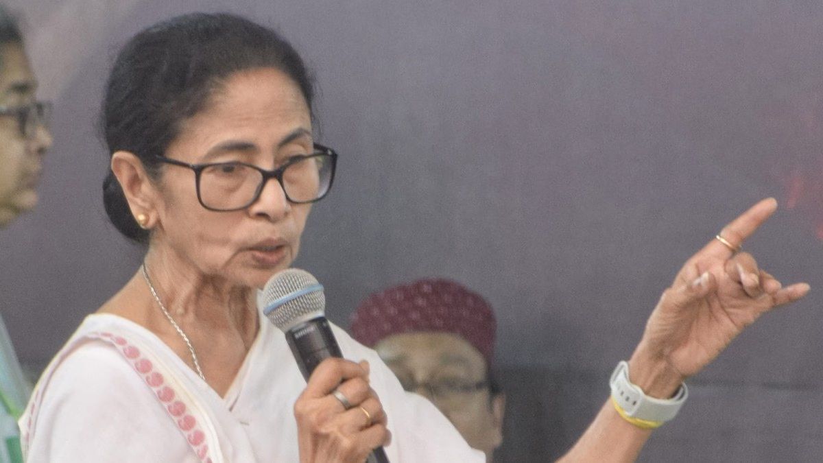 Why did Mamata Banerjee end her dharna after Supreme Court’s order?
