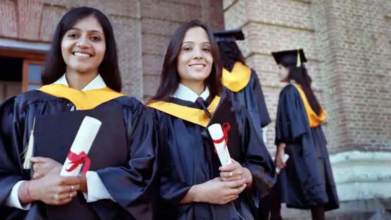 Amazon India Empowers Women In Tech: 500 Scholarships Announced For Female Engineering Students