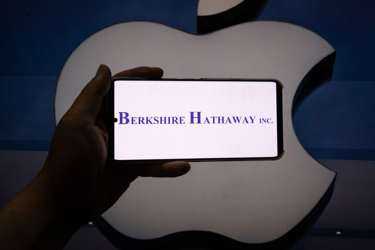 End of an Era: Will Berkshire’s New Boss Pull the Plug on Apple?