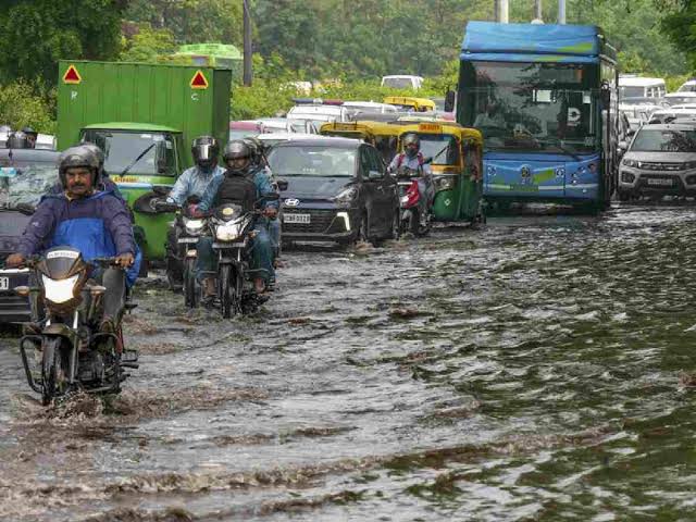 Delhi’s Downpour Disrupts City, Sparks Commuter Outrage Over Toll Payments