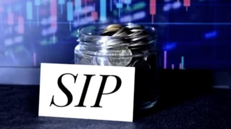 International Funds Boom: ₹12,500 Monthly Investment Grows to ₹11.8 Lakh – Here Are the Top 7 Performers