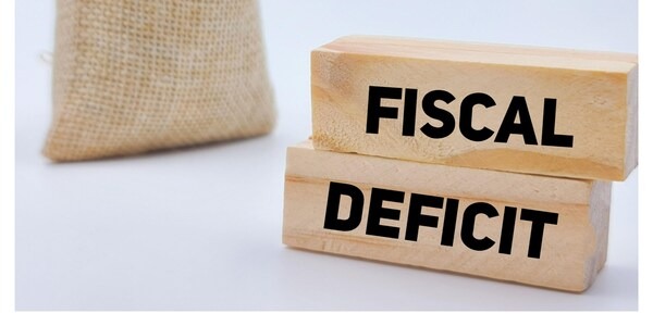 Delhi Walks Fiscal Tightrope: April–October Deficit Hits ₹8.25 Trillion Even as Tax Flows Hold Up
