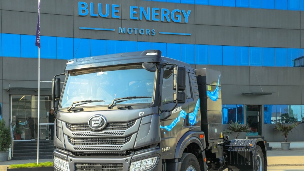 Blue Energy Motors Partners with HPCL to Launch Battery Swapping Network for Heavy-Duty EV Trucks