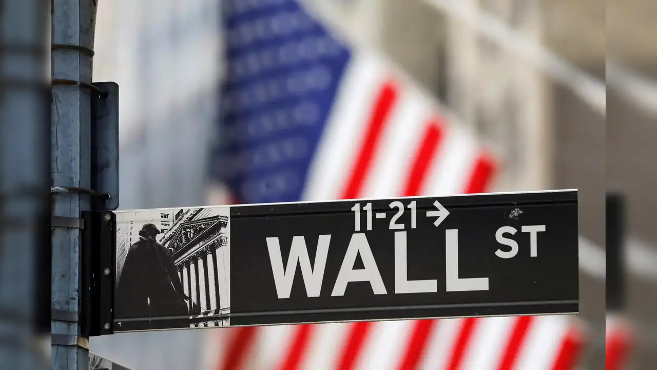 US Stocks Extend Decline with Nasdaq Plunging 3% Amid Economic Uncertainty