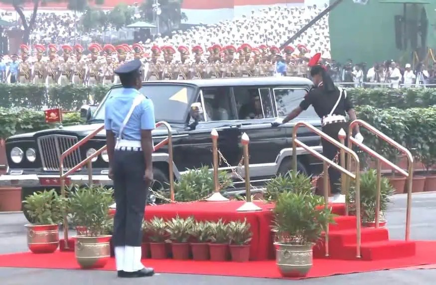 Rolling Through Time: How a King’s Jeep Became the Heartbeat of Red Fort Celebrations