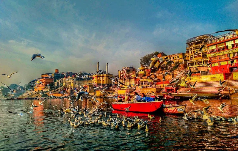 24 Hours In Varanasi: A Complete Guide To Experiencing The Spiritual Capital