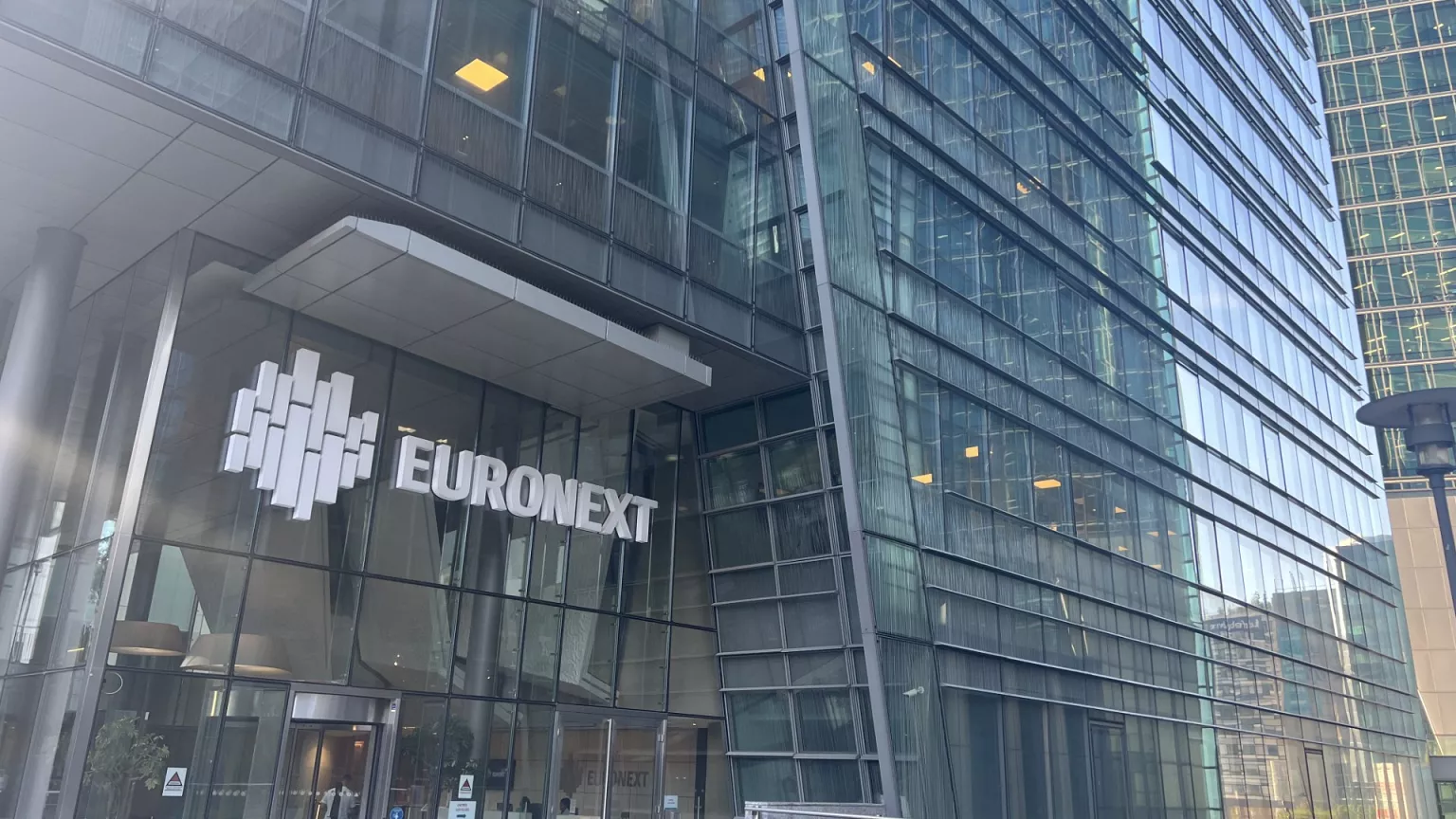 European Bourses Open Mixed as Geopolitics Take Center Stage; DAX Futures Edge Higher, FTSE and Euro Stoxx 50 Posture Cautiousness