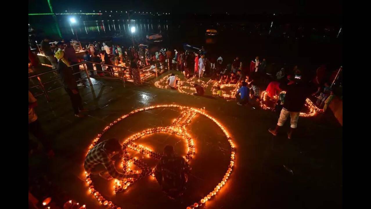 River of Light: Kalindi Mahotsav Bathes Yamuna Ghats in a Golden Glow of Devotion