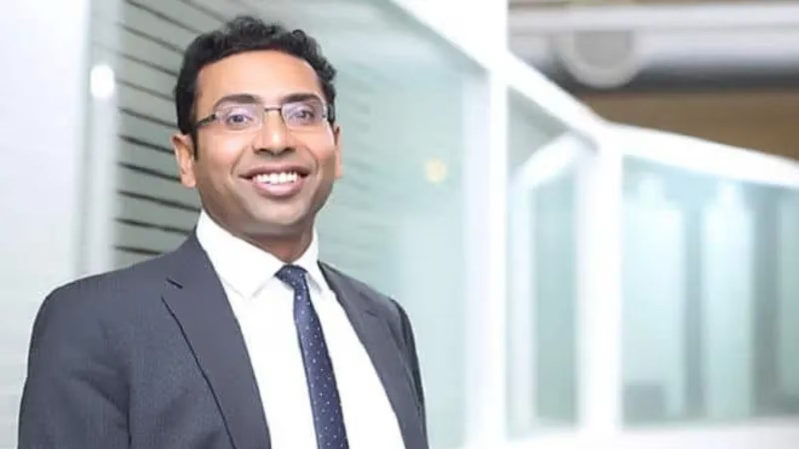 From Salary to Slippery Slope: Mukherjea Predicts Hard Reset Ahead