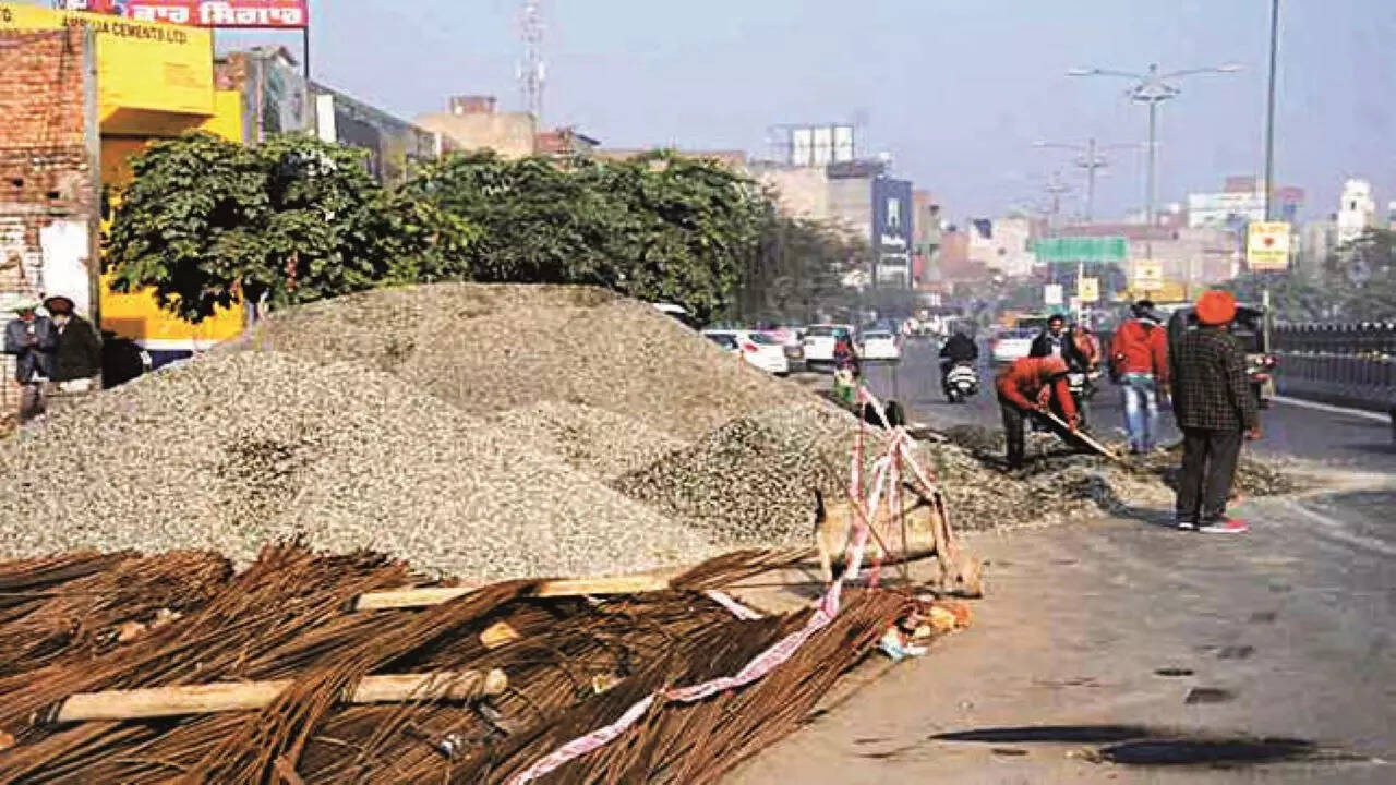 GMC Cracks Down on Roadside Storage of Construction Materials
