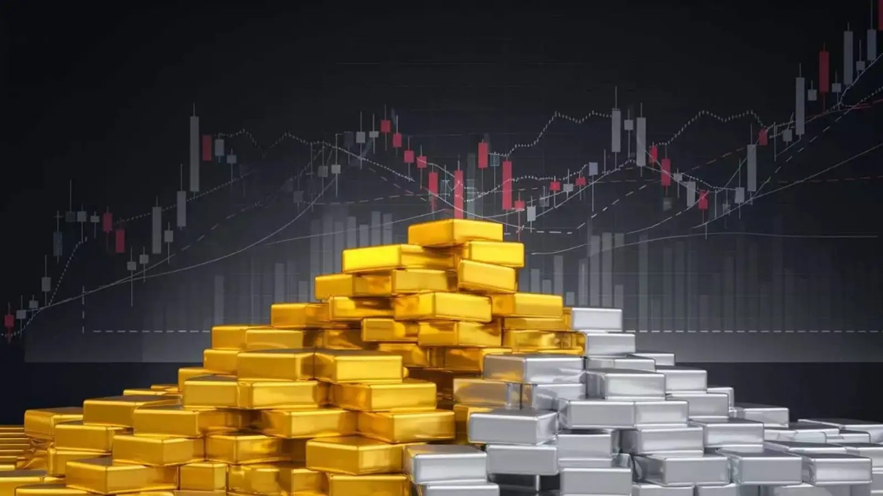 Golden Slide, Silver Surge: Festive Metals See Mixed Moves Across India