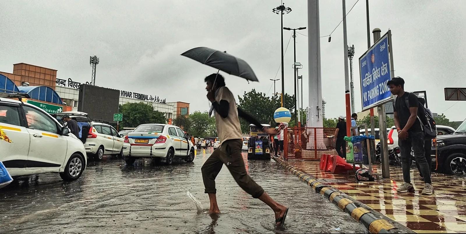 Delhi-NCR Braces for a Stormy Weekend as IMD Sounds Heavy Rain Alert
