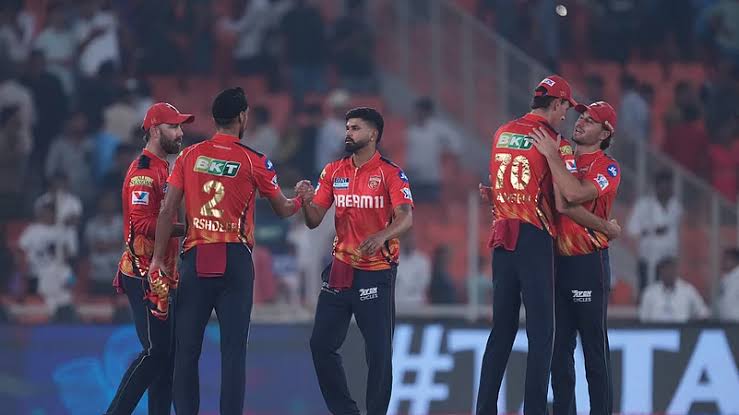 Lucknow Super Giants Struggle Early, Lose Three Wickets in Powerplay