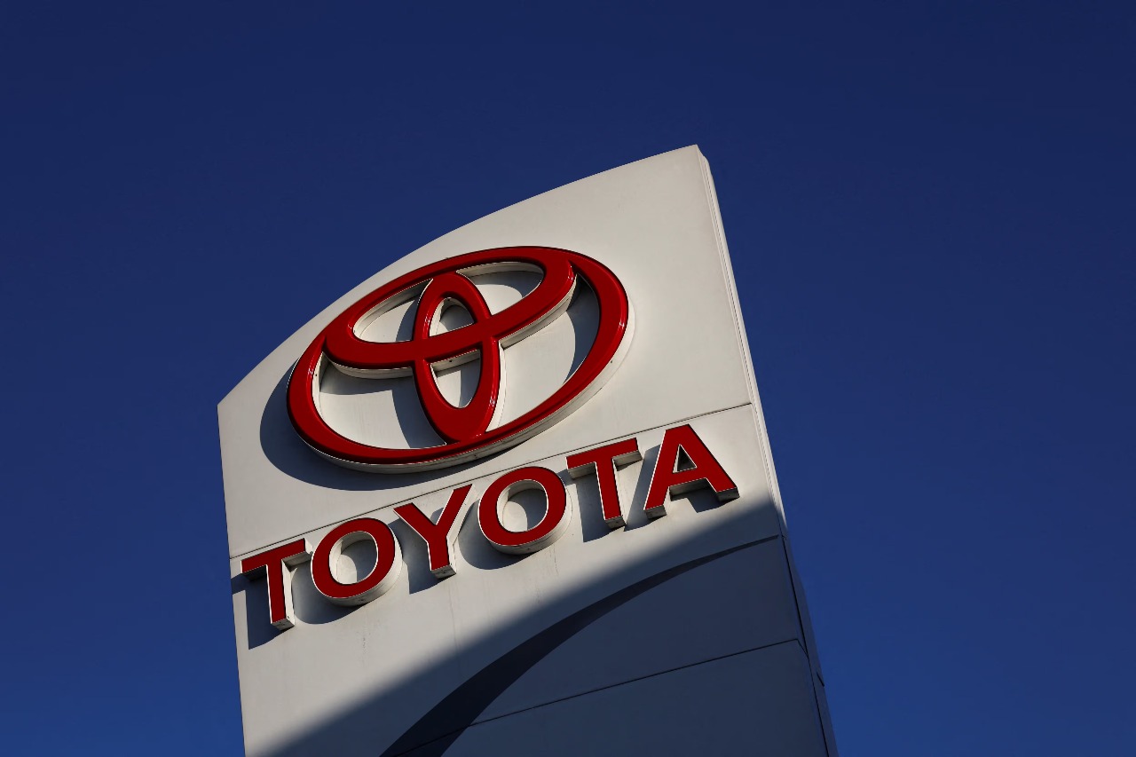 Toyota Prepares for 21% Fiscal 2025 Profit Decline Due to Tariff and Currency Pressures