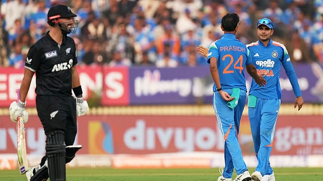 Black Caps Roar In The Decider: Mitchell And Phillips Power New Zealand To 338 Against India