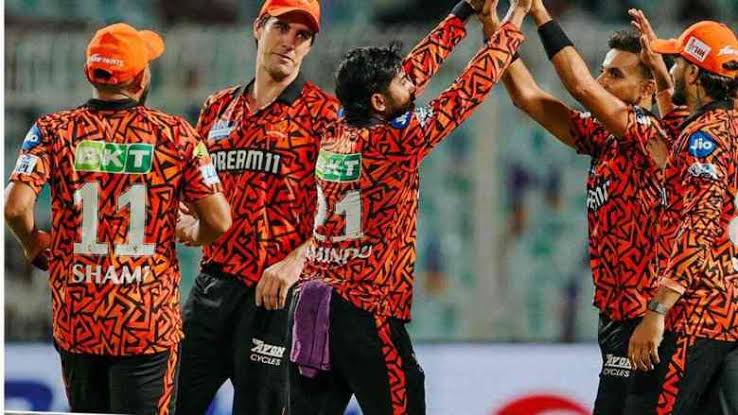 Gujarat Titans Steady in Chase After Early Blows Against Sunrisers Hyderabad