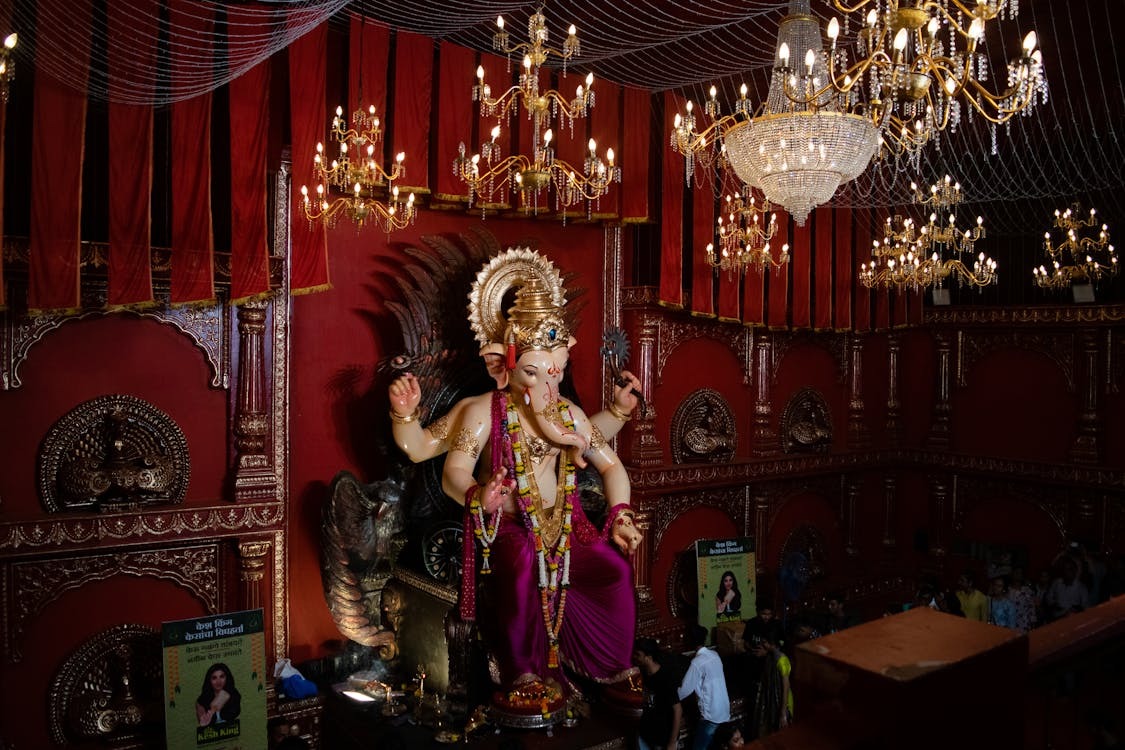 Color Meets Culture: Indica Creme’s Salon-In-A-Pandal Turns Heads At Khetwadi Cha Ganraj