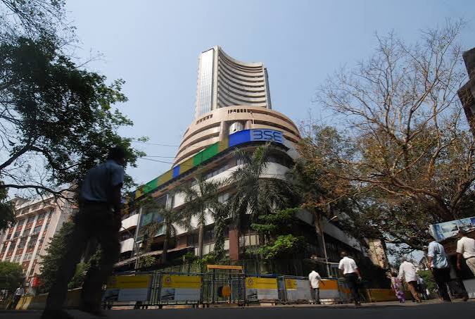 Indian Markets Eye Landmark UK Trade Deal Amid Cautious Sentiment