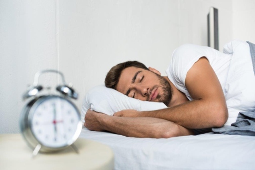 Night Owls vs Early Birds: Why Staying Up Late Feels Easier Than Waking Up Early