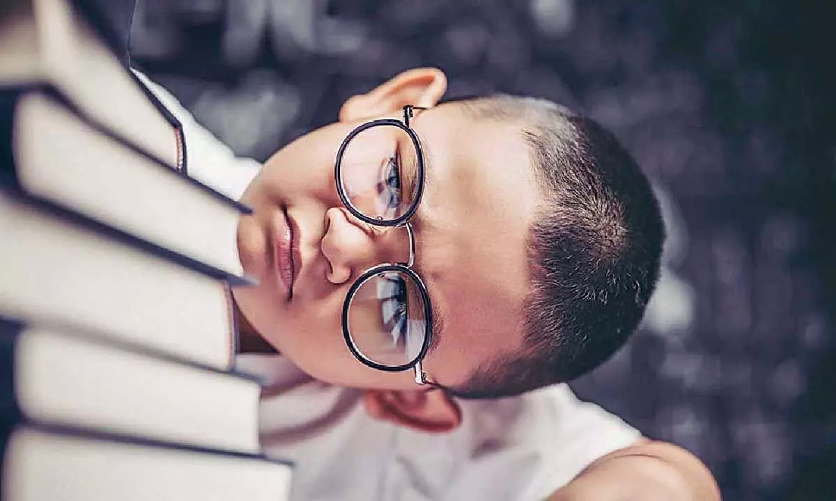 Teaching Beyond Textbooks: Consciousness as Curriculum