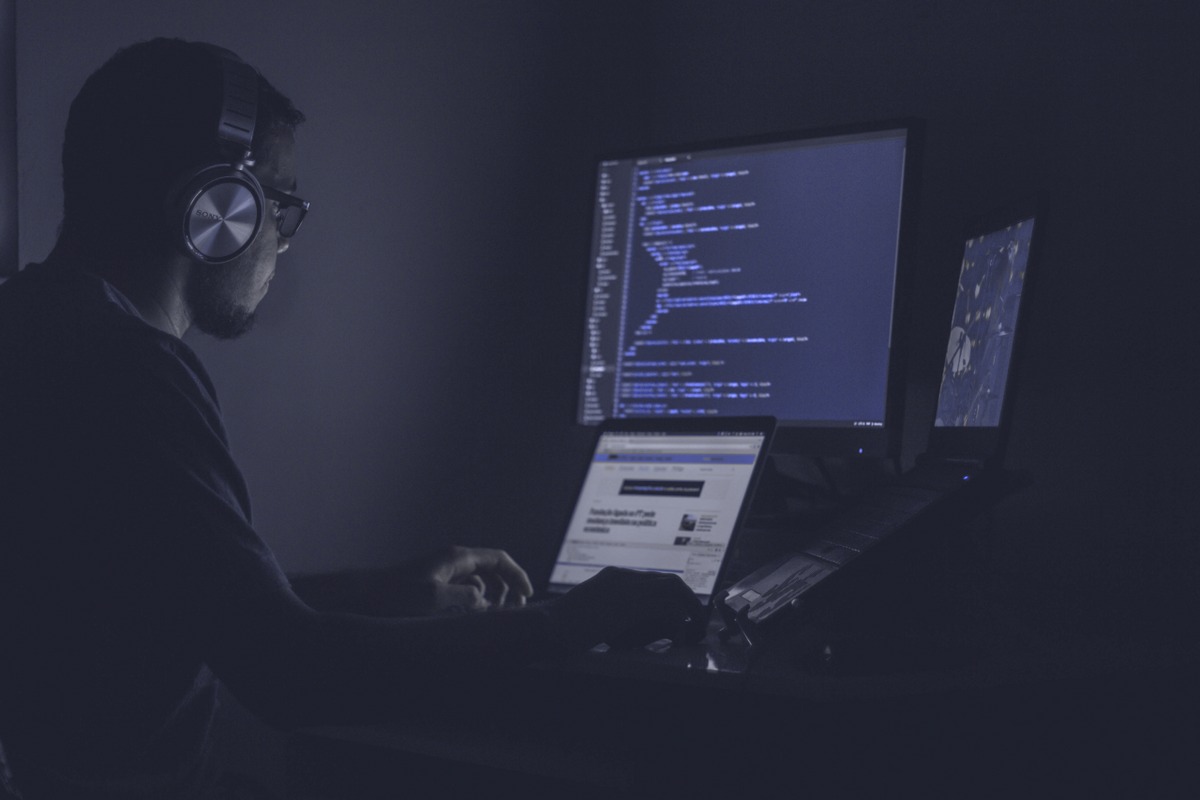 Apple & Google Wipe Out Huione Group’s Crypto Apps Amid Scam Allegations