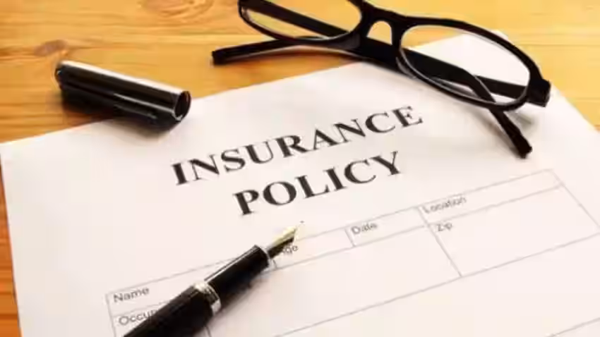 Term vs Whole Life Insurance: Choosing the Right Coverage in 2025