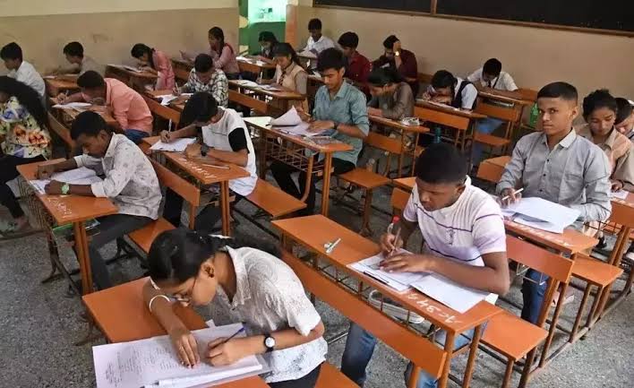 Sharp Decline in School Enrollments Raises Alarm Across India