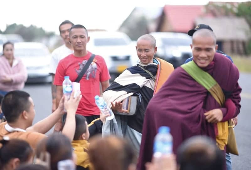 Barefoot Monk's 2,700 km Pilgrimage Captivates Millions, One Step at a Time