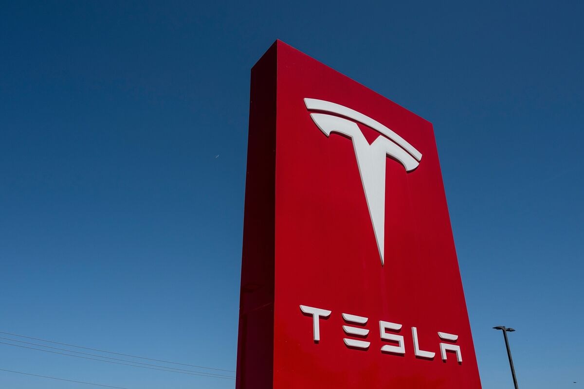 Tesla India Head Prashanth Menon Steps Down Amid Market Uncertainty
