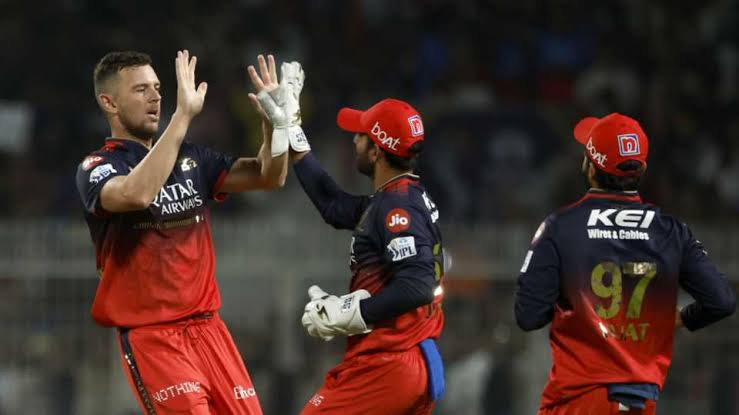 CSK Struggles at 80/6 as Yash Dayal and Hazlewood Shine