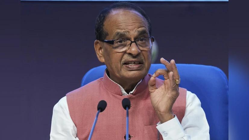 Forced Fertiliser Sales Under Fire: Shivraj Singh Chouhan Directs States to Protect Farmers’ Rights
