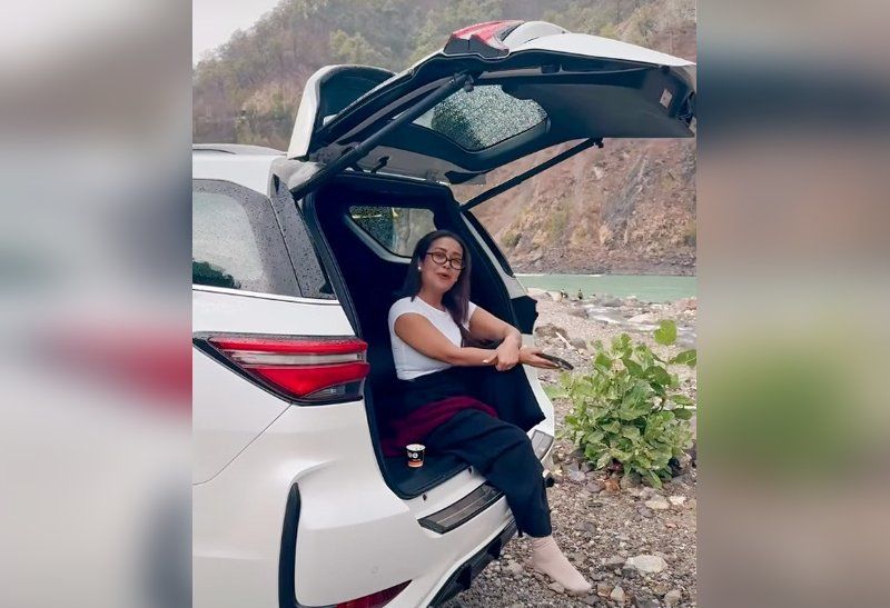 Why Is Neha Kakkar Singing Arijit Singh’s Tumse Behtar Trending Online?