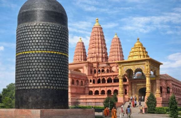 Historic Day in Motihari: World’s Largest Shivling Installed Amid Vedic Chants and Celebrations