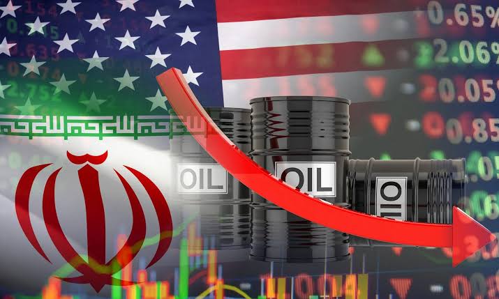 Oil Futures Extend Losses as U.S.-Iran Peace Deal Hopes Rise