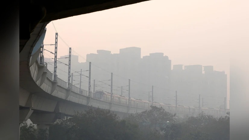 Delhi’s Air Quality Slips To ‘Very Poor’ As Fog Engulfs The City