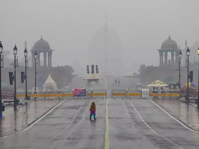 Umbrellas Up, Delhi! Monsoon Crashes the Party Early—Heavy Rains Set to Drench the Capital