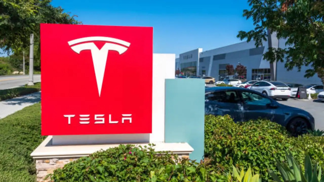 Tesla Opens Doors in India, Revving Up Premiun EV Market Despite Steep Tariffs