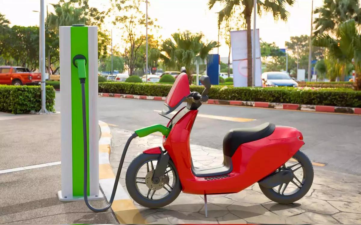 Kolkata Powers Up: Set to Become India's Biggest EV Charging Hub, Second Only to China