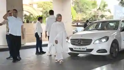 Not the Time for Selfies': Jaya Bachchan's Stern Reaction Earns Rare Praise Online