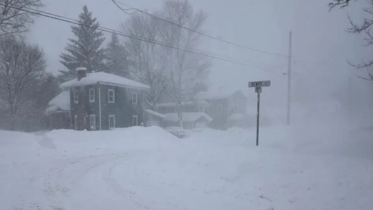 Historic Winter Storm Cripples U.S.: Millions Without Power, Flights Grounded