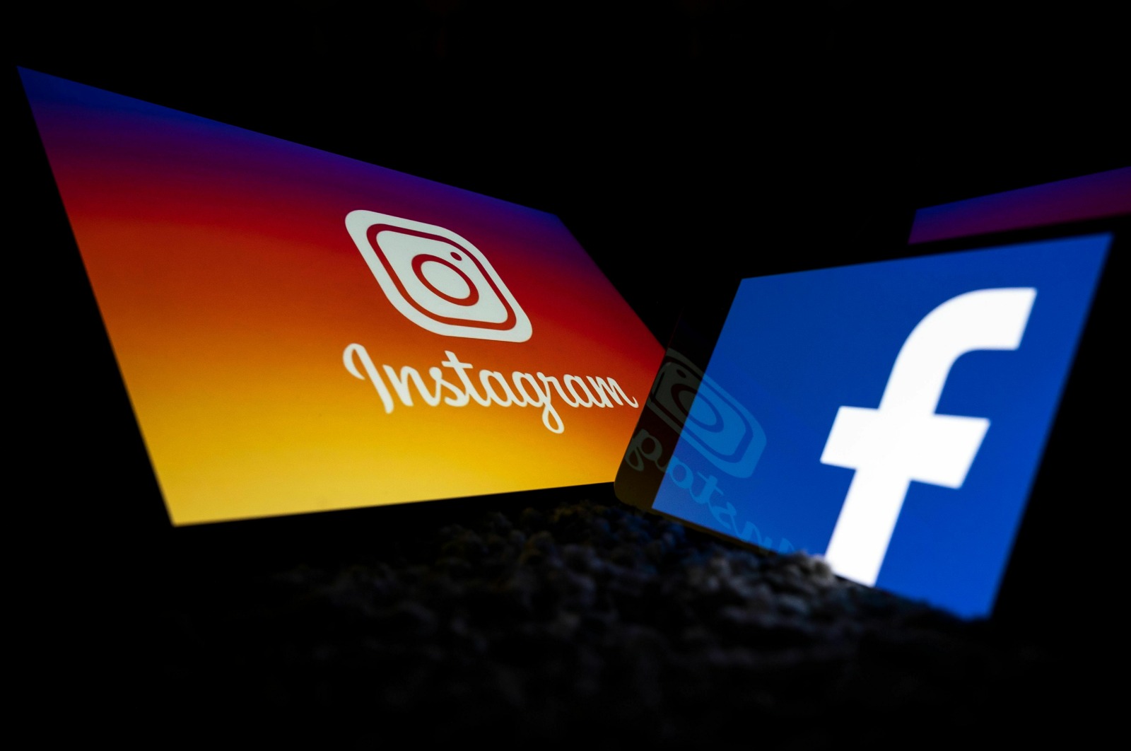 Teens Lose Their Virtual Companions As Meta Tightens Rules